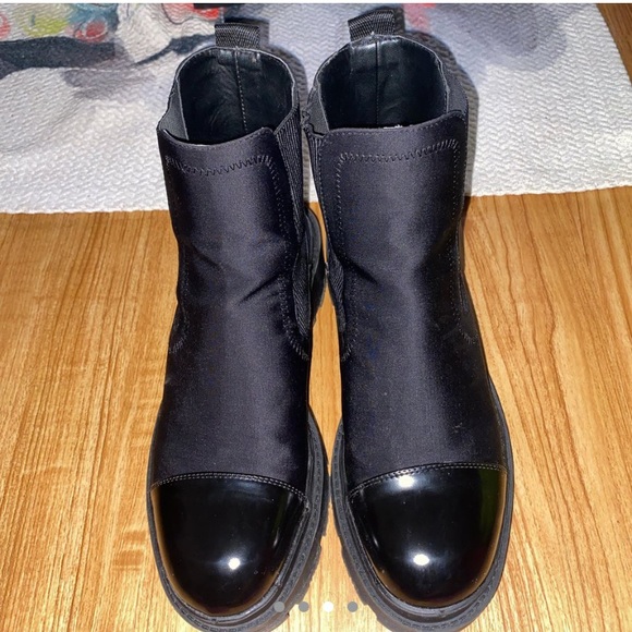 •SOLD•😢Black elastic lug soled ankle boots. 🖤🖤 - Picture 2 of 4